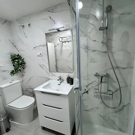شقة Ver64 - Nuevo, Reformado 100, Terraza, Wifi, Playa A 600 Metros, Centro A 300 Metros *